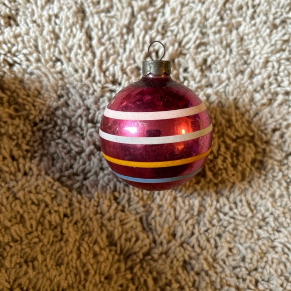 Box of vintage ornaments - Picture 8 of 15